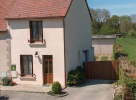 Charmant gîte avec piscine partagée au cœur d'un village - FR-1-489-273, hotel en Target