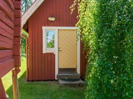 Cozy Cottage By Töcksfors Lakes, хотел в Töcksfors