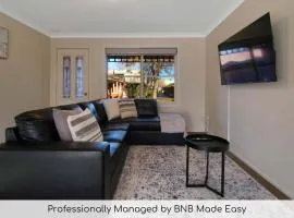 Crampton Comforts - Walk to CBD, Cosy & Homely