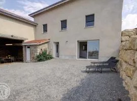 Gîte de charme avec grand jardin, proche St-Etienne et Lyon, tout confort, ferme visitable - FR-1-496-215
