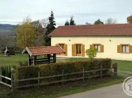 Gîte de Charme en Rhône-Alpes : Terrasse, Cheminée, Jardin, Idéal Famille, Accessible PMR - FR-1-496-93