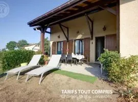 Gîte familial tout confort avec jardin, salle de jeux, garage et terrasse, près de Saint-Étienne - FR-1-496-204