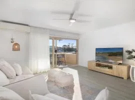 12 At Terrigal Ocean Views, Wifi Accom Holidays