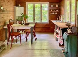 Off-Grid Cabin In Your Private Swedish Forest, hotel v destinaci Simlångsdalen