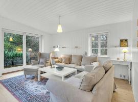 Holiday Home By Gudenå River With Natural Garden, hotel i Bjerringbro