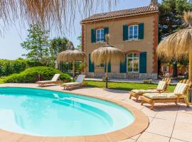 Large Countryside House Near Cotignac, Hotel in Pontevès