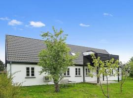Renovated Farmhouse By The Beach On Møn, hotel sa Stege