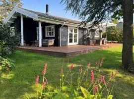 Charming Log Cabin 200 Metres From The Beach