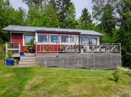 Newly Renovated Cottage With Sea View In Säckebäck, ξενοδοχείο σε Varekil