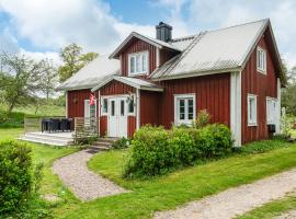 Swedish Cottage By Forest And Lake In Sm&aring;land, Wellnesshotel in Extorp