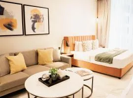 Chic Business Bay Retreat l Pool, Luxury Amenities