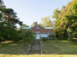 Historic Archipelago House From 1887 In Edlunda，位于瓦克斯霍尔姆的酒店