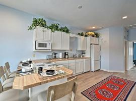 Tranquil Mountain Guesthouse with Hot Tub and Creek Views Near Trails in Lander, Wyoming, hotell i Lander