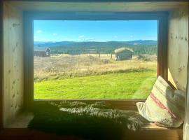 Historic Log Cabin With Views Of Rondane, hotel en Ringebu