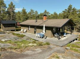 Archipelago Cottage With Lake View On Möja, hotel v destinaci Möja
