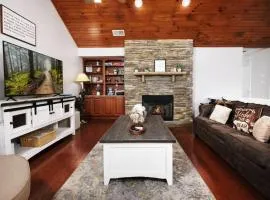 Sweet Pea Cottage Updated furnishings arcade game HOA Community Outdoor Pool