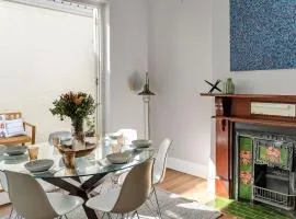Marvelous Manly Home moments from the Beach - NEW