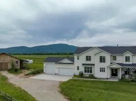 Spacious Farmhouse Retreat with Teton Views and Outdoor Games Near National Parks in Tetonia, Idaho