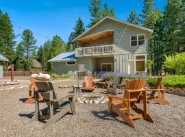 Cozy Pine Cabin Pool Access