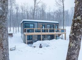 Nature Tranquility & Hiking - Chalet FloFie, hotel in La Minerve