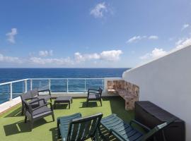 PentHouse Loft - Terrace & Natural Pool, hotel v destinaci Gáldar