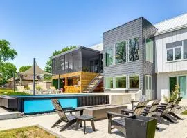 Modern Oasis-lots Of Amenities Including A Pool!