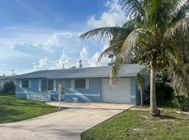 Quiet Venice Retreat with Private Lanai and Pool!，位于威尼斯的酒店