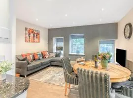 No 5 Darcy Mews