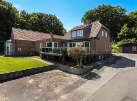 Five Bedroom Beautiful Home In Sindal