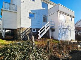Large House with Two Apartments in Central Skarhamn, hotel in Skärhamn