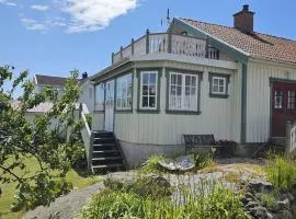 West Coast house 50m from the harbor in Edshultshall