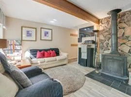 Indoor Pool Access Cabin in Lakes of the North!