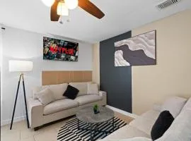 Cozy Luxury Retreat - Modern