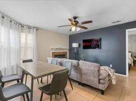 Up to 6 Guests - Stylish Retreat