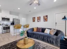 Houston Metro Loft Near Downtown and NRG