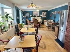 Cozy Nook in Fraser Valley Getaway With Breakfast