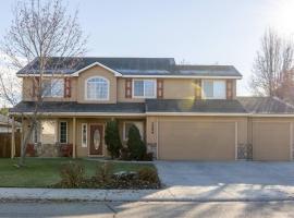 Prime Location The Village Green Room Desk, hotel en Meridian