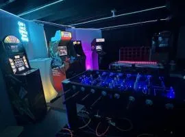 Sleeps 18 6BR Gym, Game Room and Theater