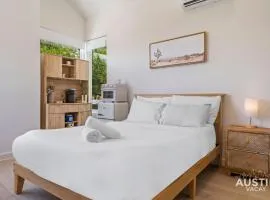 1BA East ATX StudioTX w Kitchenette Deck near UT and Lady Bird by Austin Vacay