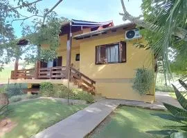 Casa Caminhos de Pedra ao lado da casa da ovelha