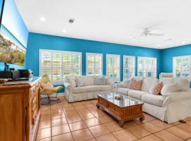 Little Narnia - Colorful Beach House Private Pool, hotel v destinaci Seacrest