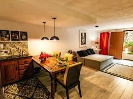 Villa Romana - Experiência única em frente à Praia de Itapuã, apartamento todo climatizado