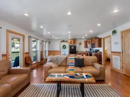 Trails End Cabin with a hot tub fire pit & indoor pool