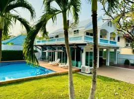 FANTA SEA - POOL VILLA short walk to BEACH - Up to 8 Guests