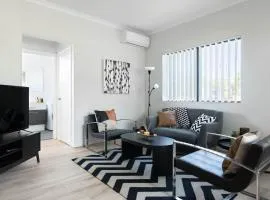 Chic Exec 2bdr 2bath -river,freo,parking,ac