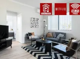 Chic Exec 2bdr 2bath -river,freo,parking,ac
