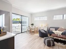 2BR Canning River Home Walk To River, Sleeps 4