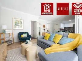 Bright Trendy 3br Apt - Walk To River & Shops