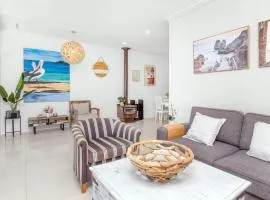 Maylands Coastal Vibe by Home2BnB