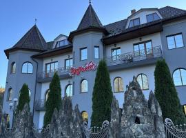 Raffaello, Hotel in Rostoki